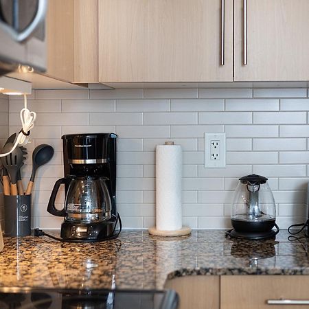 Newly Renovated Cozy Condo/Union Station Toronto Eksteriør billede