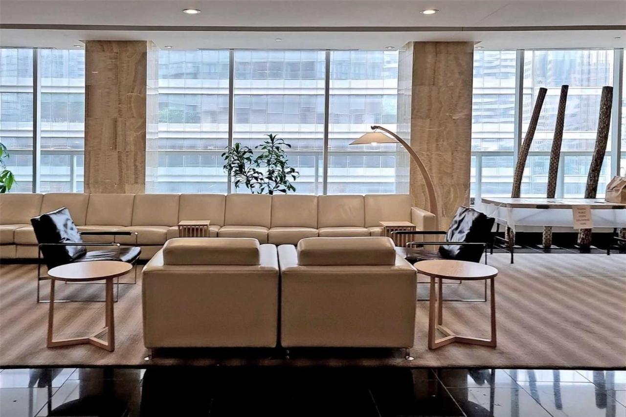 Newly Renovated Cozy Condo/Union Station Toronto Eksteriør billede
