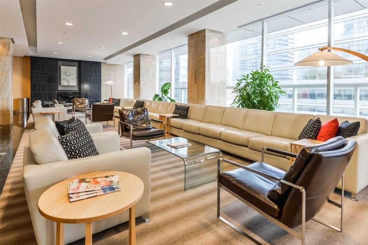 Newly Renovated Cozy Condo/Union Station Toronto Eksteriør billede