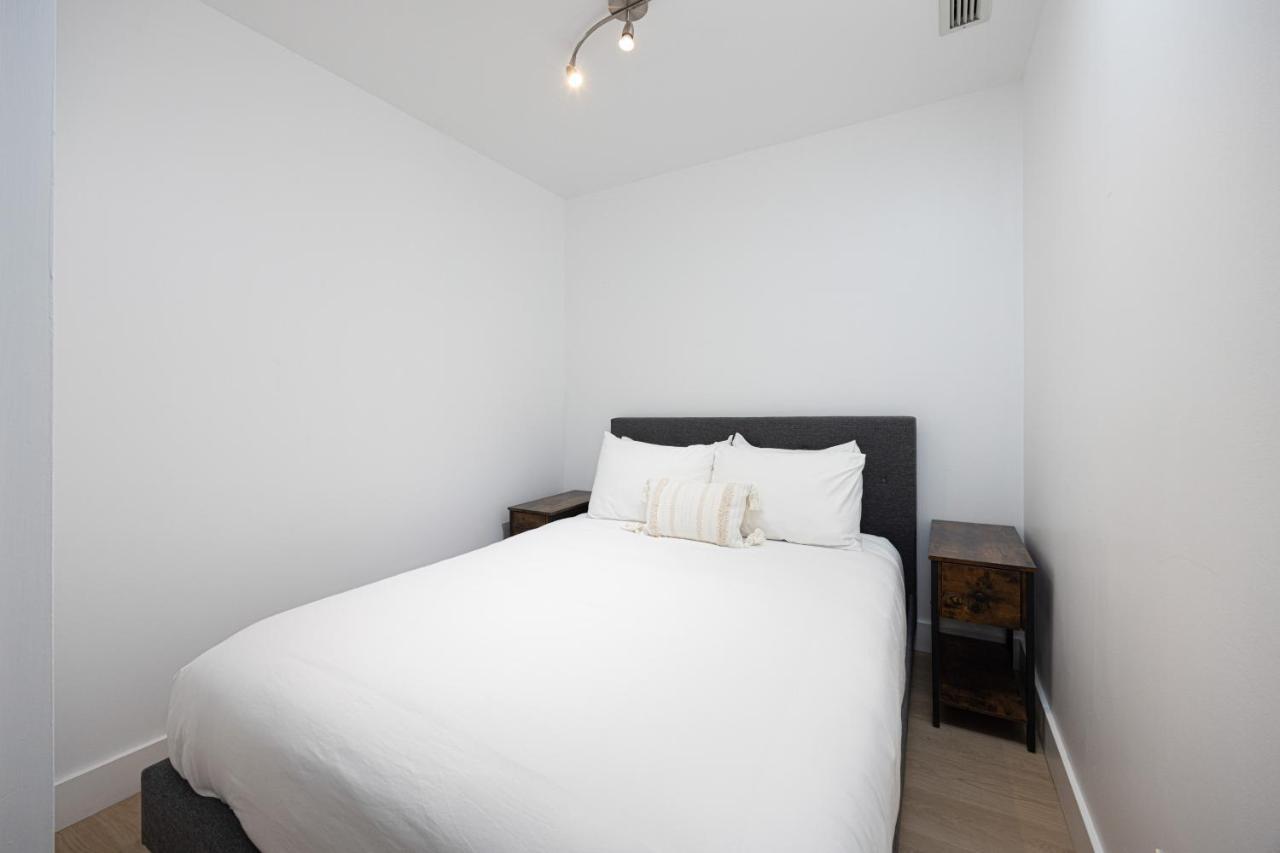 Newly Renovated Cozy Condo/Union Station Toronto Eksteriør billede