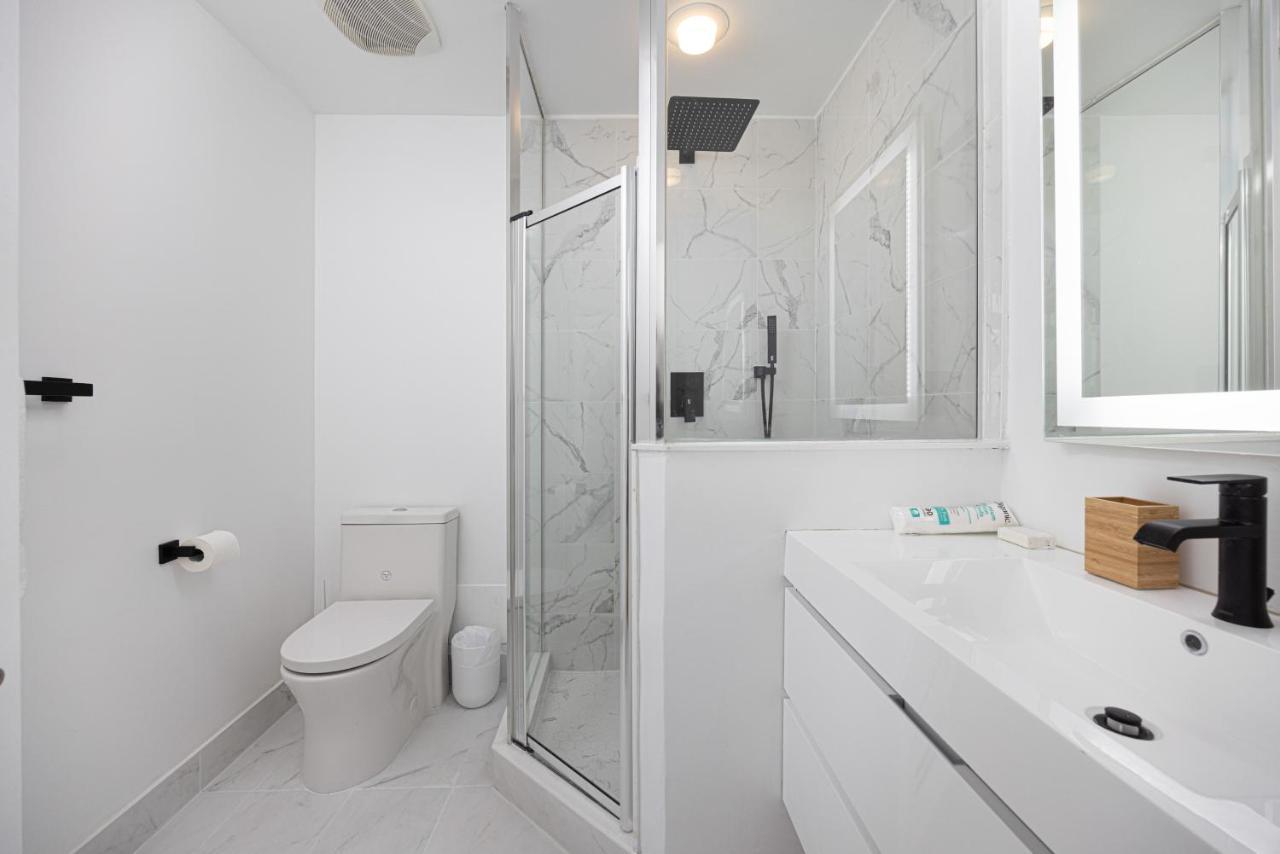 Newly Renovated Cozy Condo/Union Station Toronto Eksteriør billede