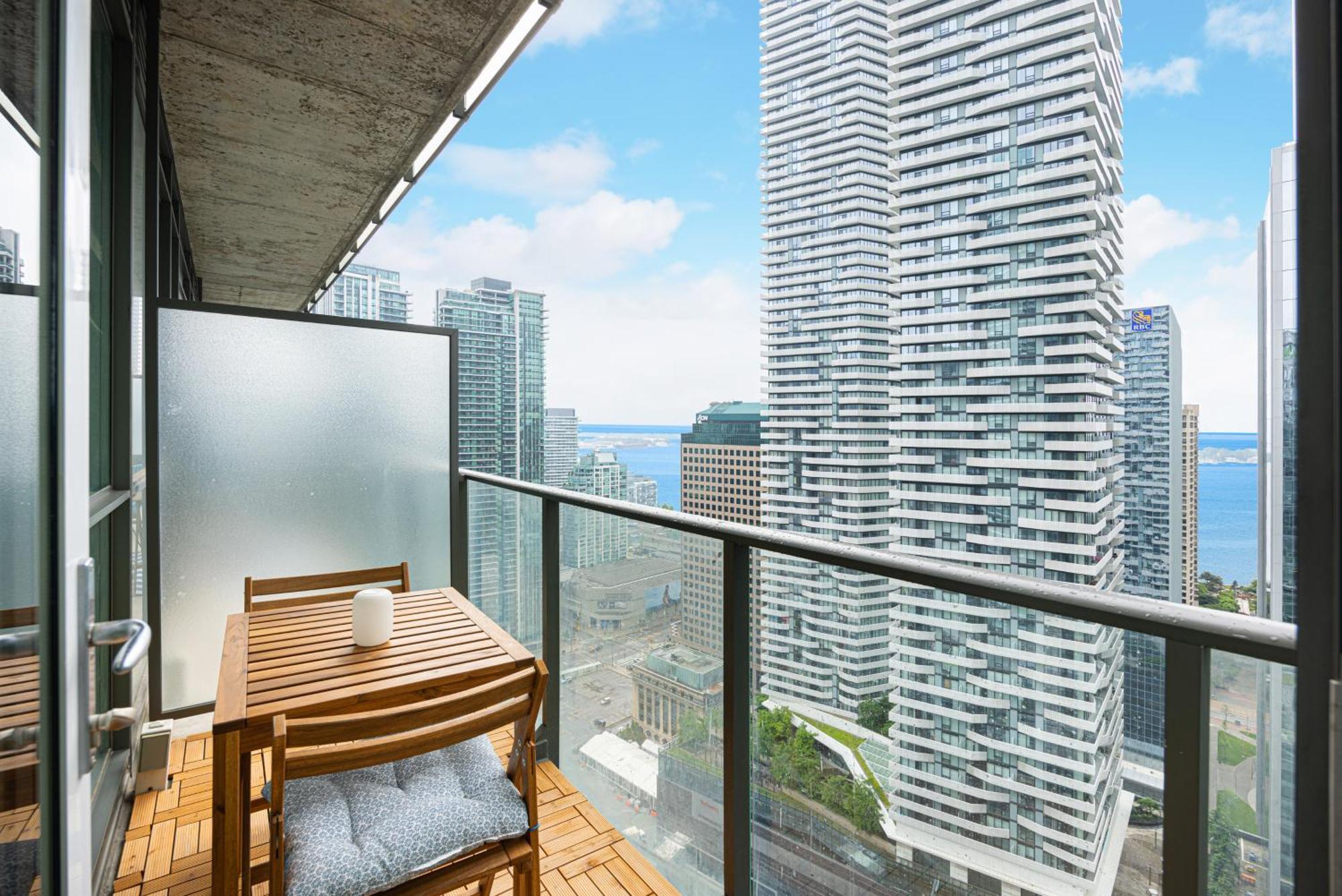 Newly Renovated Cozy Condo/Union Station Toronto Eksteriør billede